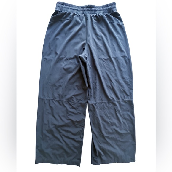 Lululemon Swift Mid-Rise Wide-Leg Pant
Club Blue - Picture 4 of 10